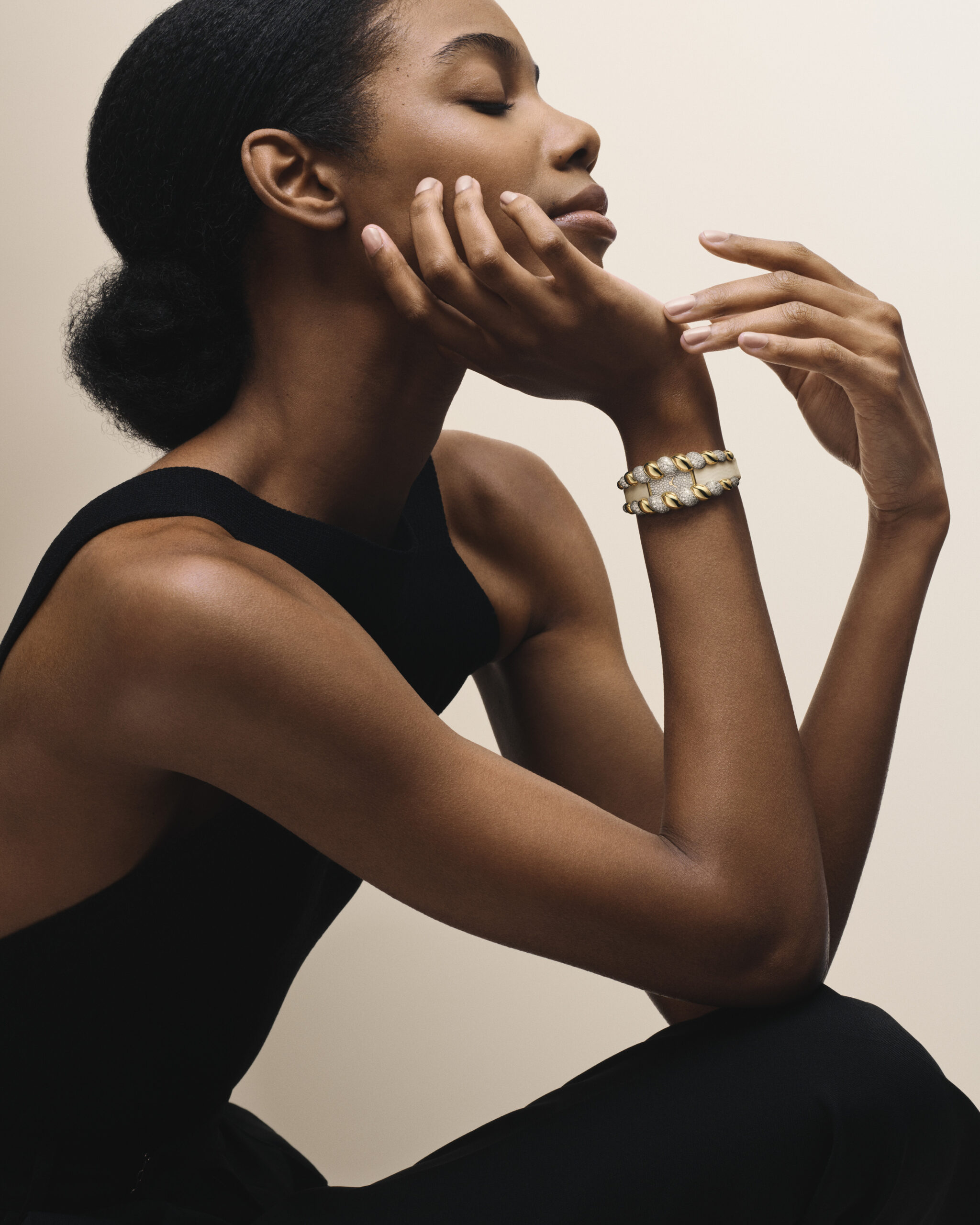 Crafted of yellow gold and diamonds, the Tressage watch is a beautiful accessory to behold
