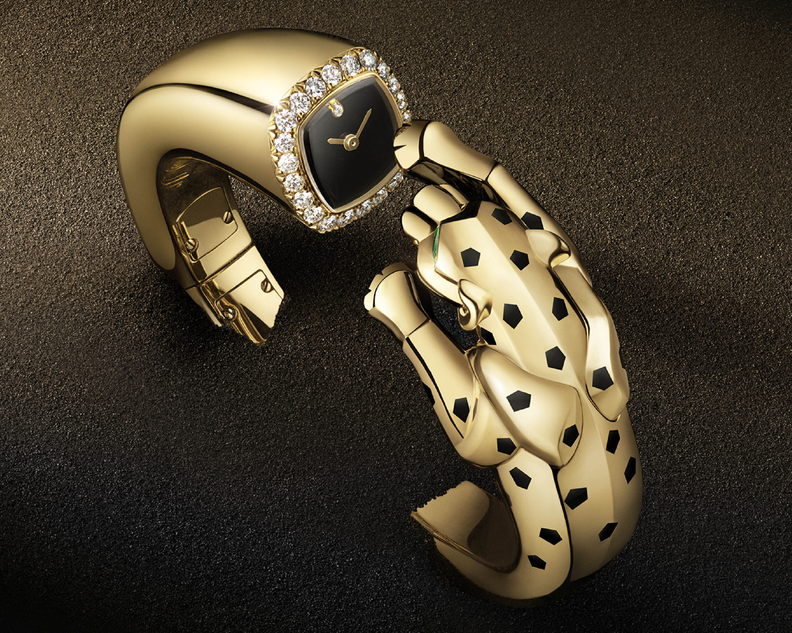 The Panthère Jewellery watch in yellow gold brings the iconic panther to life