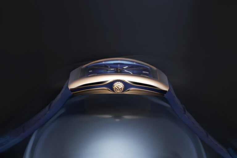 A study in proportion and light, where the Vanguard Sfumato Slim’s refined silhouette comes quietly into focus.
