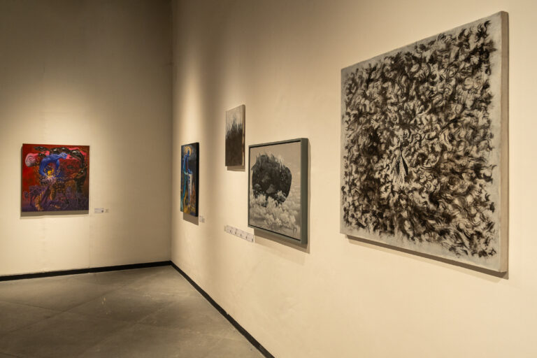 A darker collection of expressive paintings and monochromatic works introduces a more introspective atmosphere, reflecting the exhibition’s exploration of memory, emotion, and personal experience.