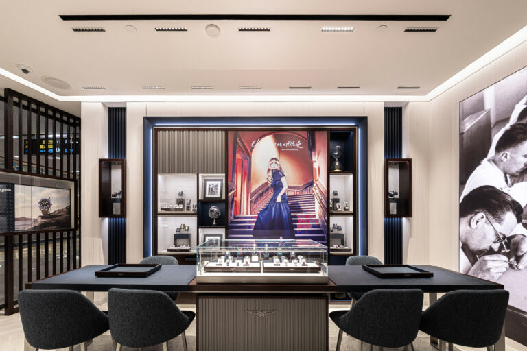Offering a warm and comfortable atmosphere, the boutique immerses guests in Longines’ rich history